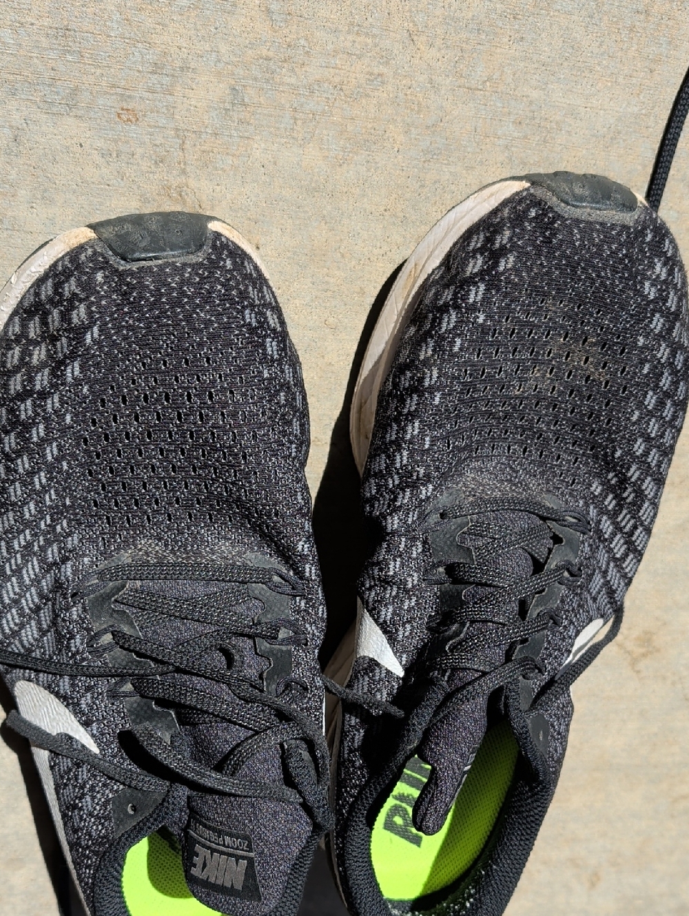 Nike Men’s Black Athletic Running Shoes with Neon Green Insole